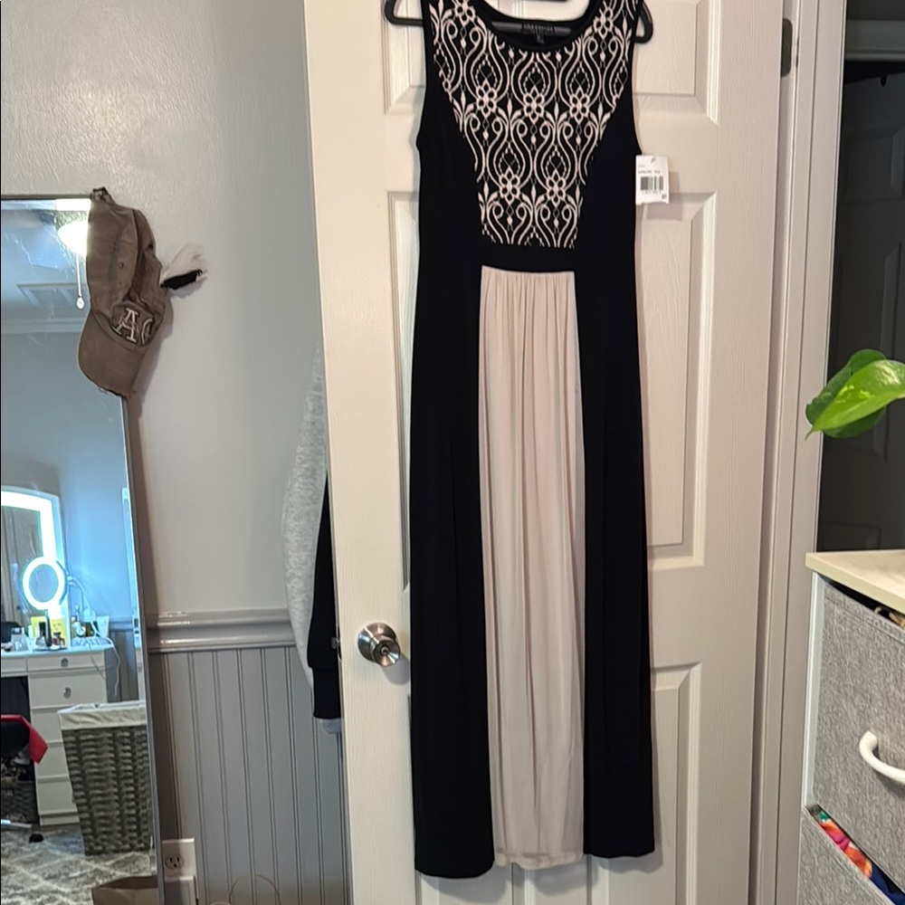 Elegant Black and Cream Sleeveless Dress